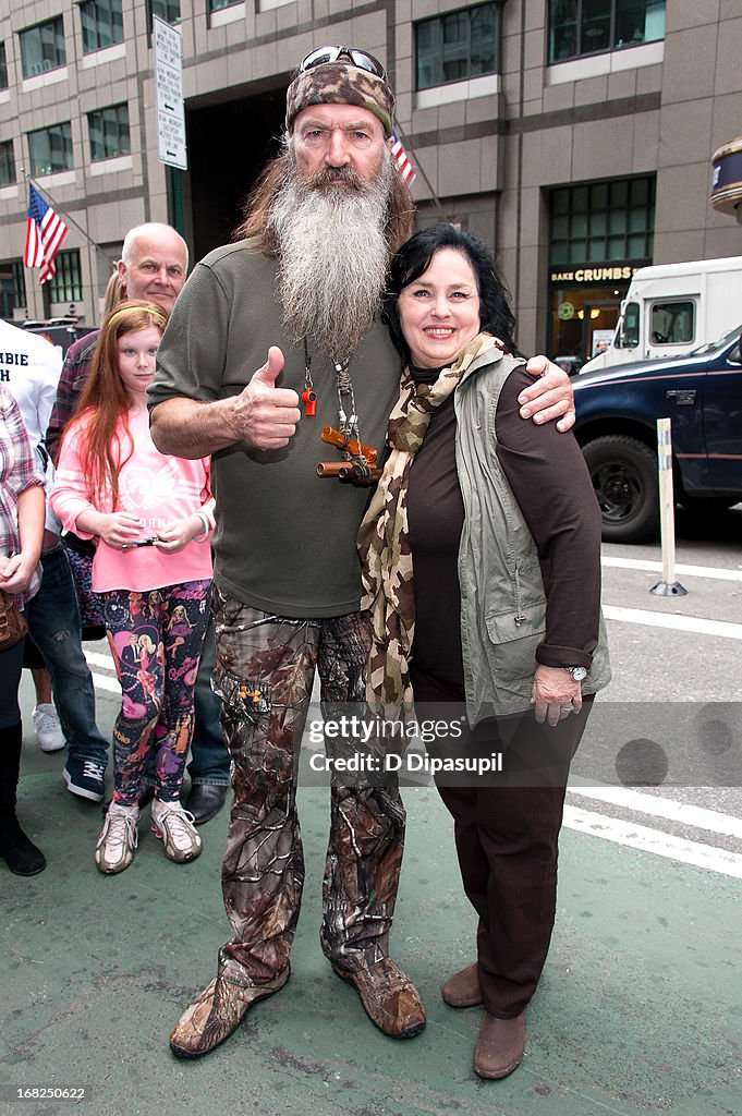 Phil Robertson & Kay Robertson Visit "Extra"