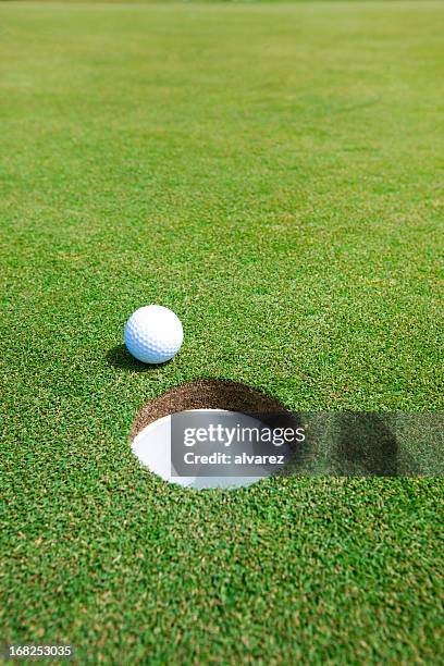 simple picture of golf ball - putting golf stock pictures, royalty-free photos & images