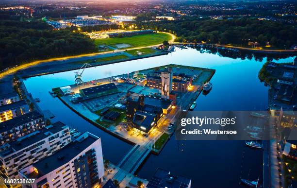 hafen von odense mit neubauten - odense stock-fotos und bilder