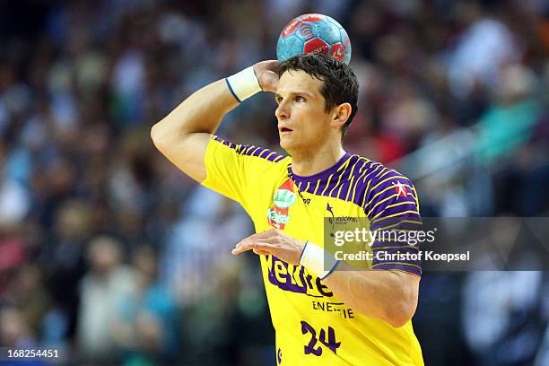 Bartolomiej Jaszka of Berlin passes the ball during the DKB Handball Bundesliga match between HSG Wetzlar and Fuechse Berlin at Rittal Arena on May...