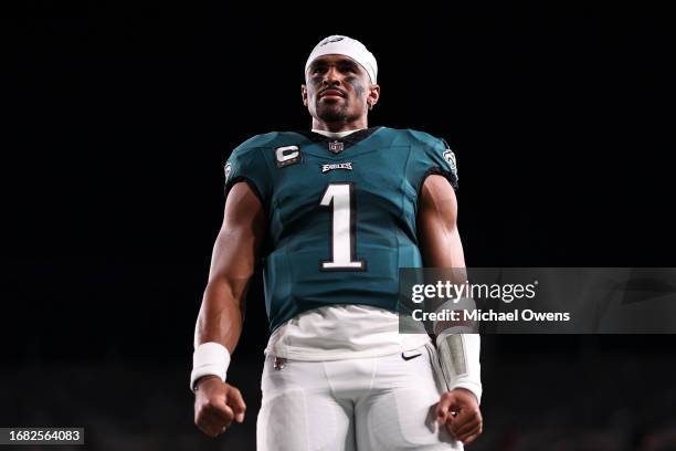 Jalen Hurts of the Philadelphia Eagles reac prior to an NFL football game between the Philadelphia Eagles and the Minnesota Vikings at Lincoln...