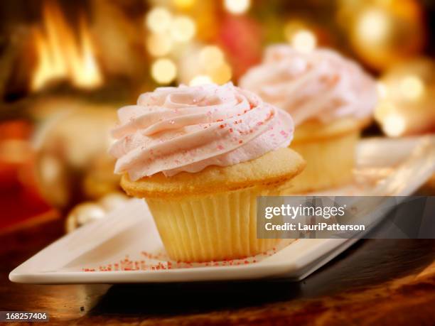 cupcakes at christmas time - buttercream stock pictures, royalty-free photos & images