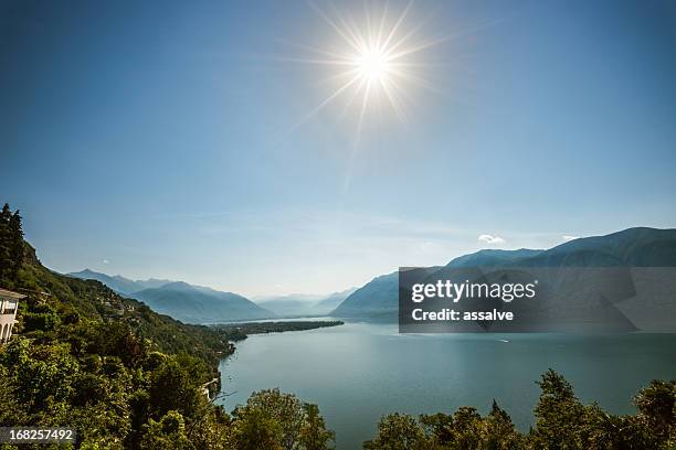 bright sun shines over lake maggiore, switzerland - ascona 個照片及圖片檔