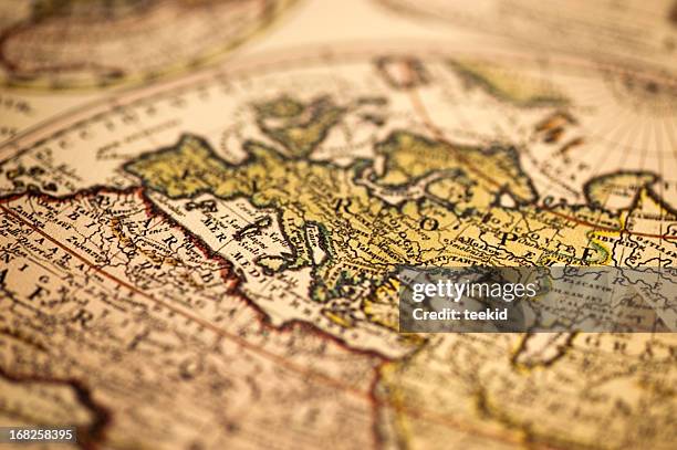 mundo antiguo mapa de europa - old world map fotografías e imágenes de stock