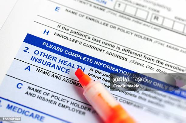 krankenversicherung formular - antragsformular stock-fotos und bilder