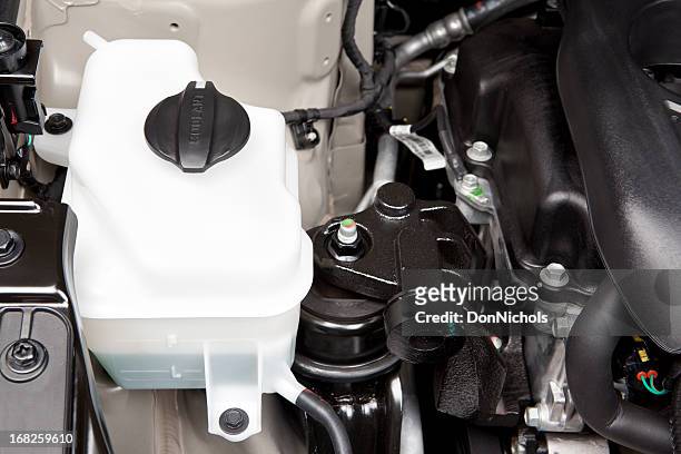 automotive engine coolant tank - coolant stockfoto's en -beelden