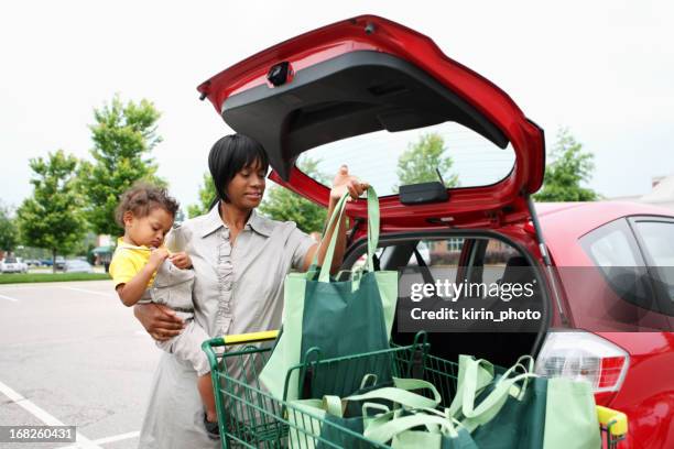 compra de comestibles - carro supermercado fotografías e imágenes de stock