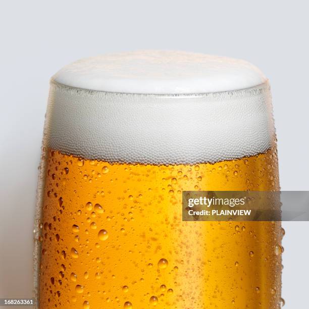 bicchiere da birra - beer bubbles foto e immagini stock