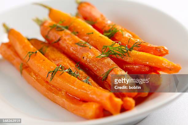 roasted carrots with dill - carrot stockfoto's en -beelden