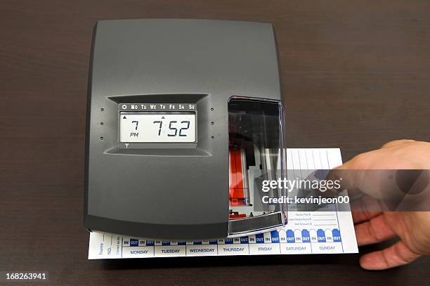 time clock - prikkaart stockfoto's en -beelden