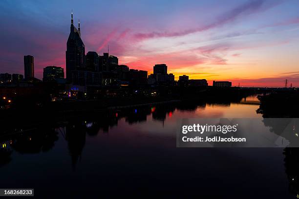 cityscape: nashville tennessee at golden hour - nashville night stock pictures, royalty-free photos & images