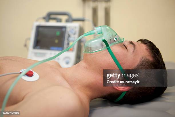 patient after an accident try to survive - electroshock stock pictures, royalty-free photos & images