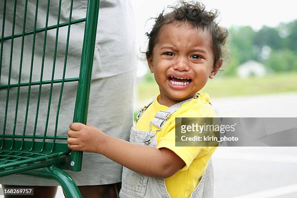 young boy having a temper tantrum - woedeaanval stockfoto's en -beelden