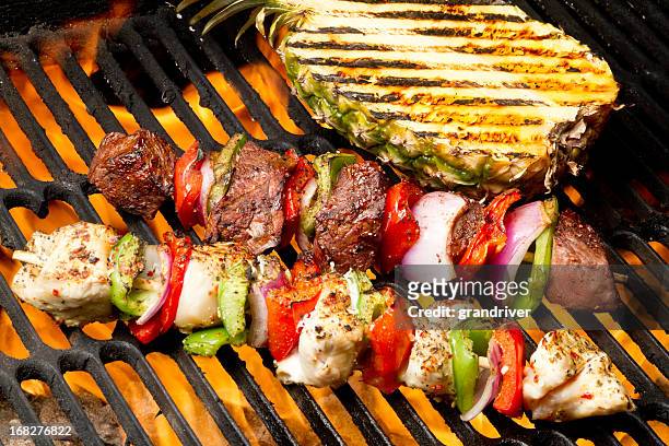 chicken and beef shish kebabs with grilled pineapple - döner stockfoto's en -beelden