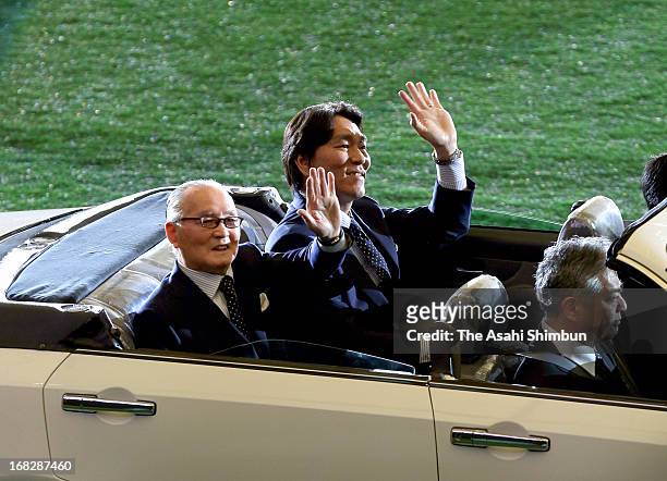 Former professional baseball players Shigeo Nagashima and Hideki Matsui attend their People's Honor Award ceremony at Tokyo Dome on May 5, 2013 in...