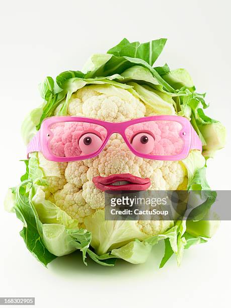 cauliflower portrait - funny vegetable stockfoto's en -beelden