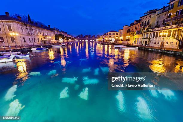 unterwasser weihnachtskrippe - verona italy stock-fotos und bilder