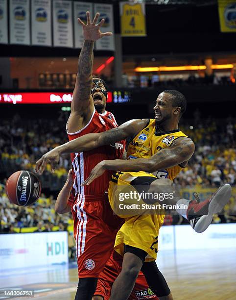 Lawrence Roberts of Muenchen is challenged by Je Kel Foster of Berlin during the second leg of the playoff match between ALBA Berlin and FC Bayern...