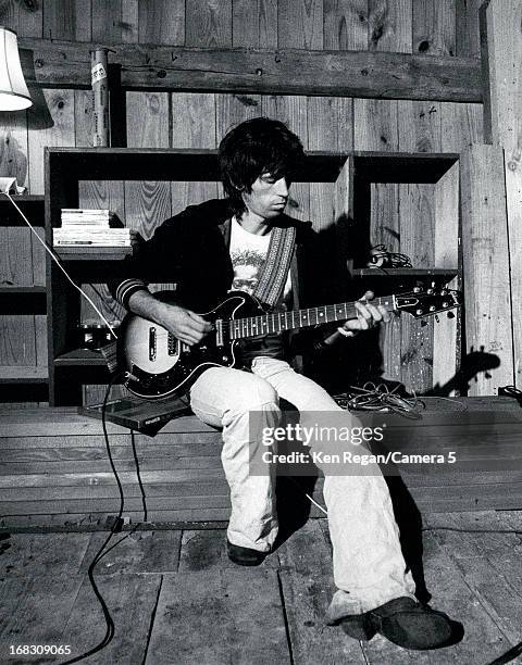 Musician Keith Richards of the Rolling Stones is photographed at home in 1977 in Weston, Connecticut. CREDIT MUST READ: Ken Regan/Camera 5 via...