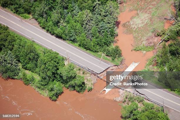 road washed out from storm flooding - aardverschuiving stockfoto's en -beelden