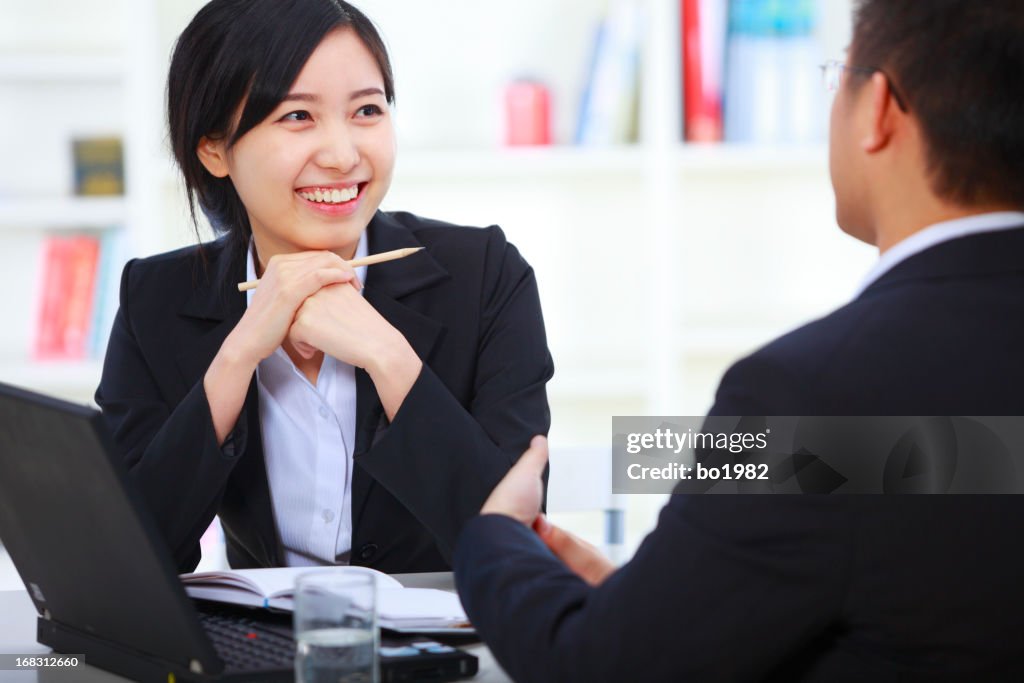 Asiatische weibliche executive Behandlung