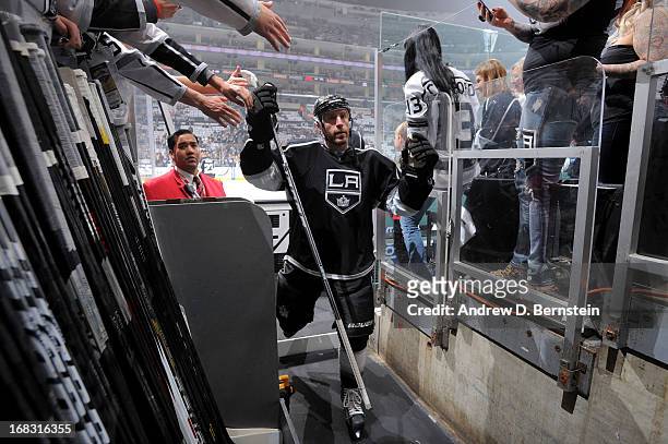 Rob Scuderi of the Los Angeles Kings leaves the ice after warming up prior to the game against the St. Louis Blues in Game Three of the Western...