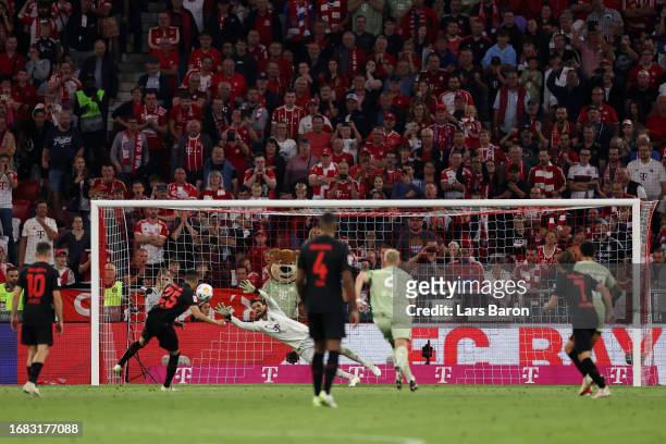 Exequiel Palacios of Bayer Leverkusen scores the team's second goal from the penalty spot to equalise during the Bundesliga match between FC Bayern...