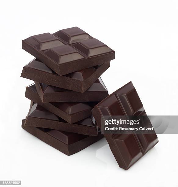 stack of tempting bars of dark chocolate - chocolat noir photos et images de collection