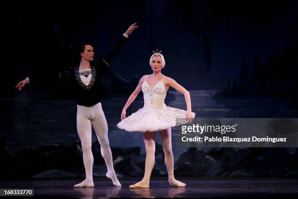 Dancers Alexander Butrimovich and Nataliya Kungurtseva of the Classical Russian Ballet perform during a rehearsal of 'Swan Lake' at Nuevo Apolo...