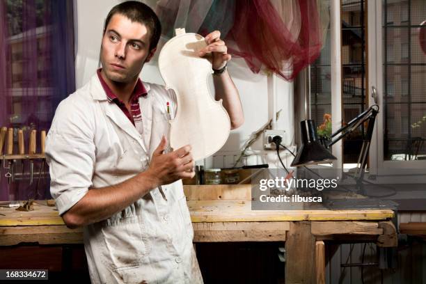 violín cafetera retrato - instrument maker fotografías e imágenes de stock