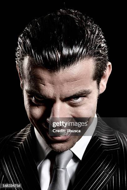 mal empresário olhar - corrupção imagens e fotografias de stock