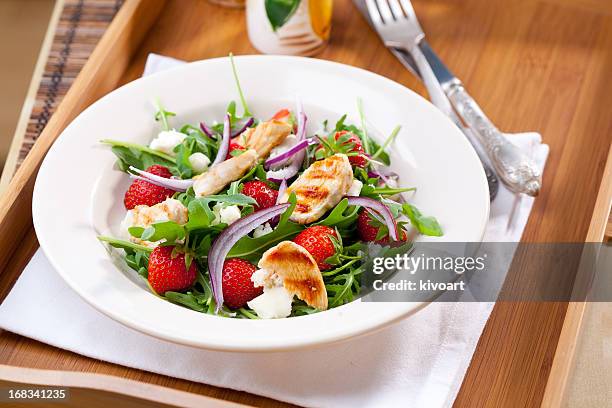repas de poulet - roquette photos et images de collection