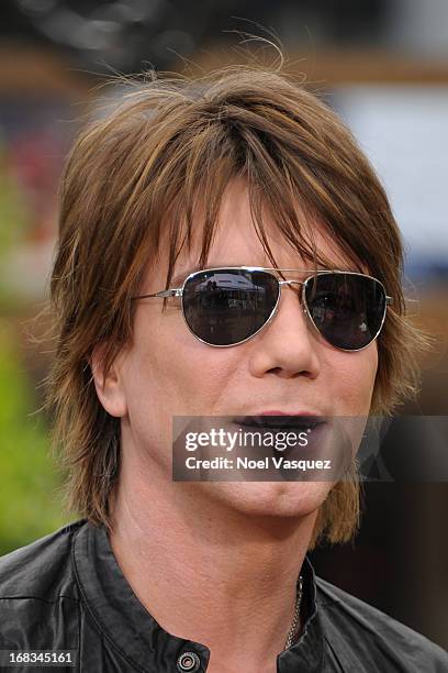John Rzeznik of the Goo Goo Dolls visits "Extra" at The Grove on May 8, 2013 in Los Angeles, California.