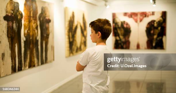 aprendizaje de arte - child art fotografías e imágenes de stock