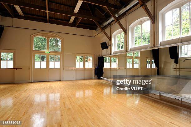 vacío estudio de baile - dancefloor fotografías e imágenes de stock