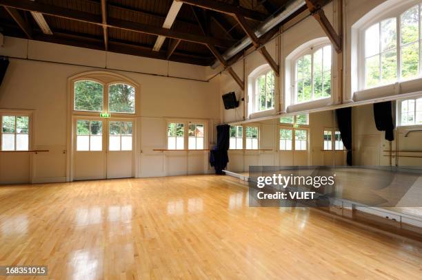 empty dance studio - mirror dance bildbanksfoton och bilder