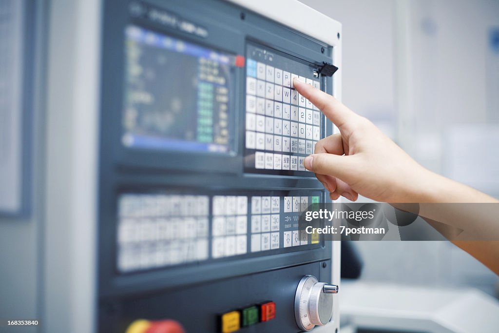 Hand auf der Touchscreen