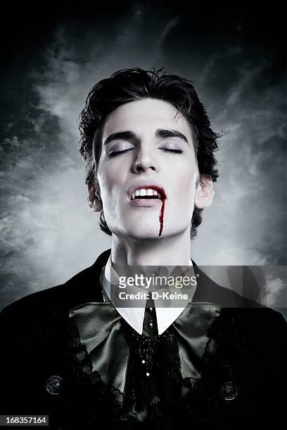 vampire - hoektand stockfoto's en -beelden