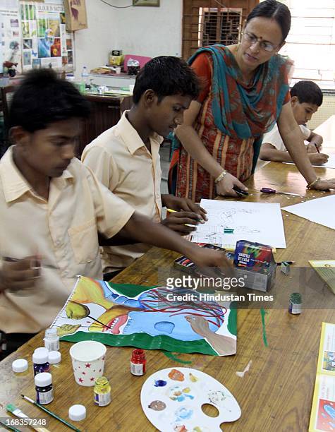 Painting workshop for orphan children, organized by Subhdarshini Singh at Bal Bhawan on October 29, 2010 in New Delhi, India.