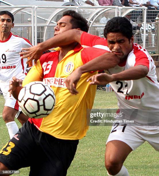 Robin Singh of East Bengal Club and Amrit Pal Singh of Air India vie for ball during the 123rd Edition of Durand Football Tournament at Ambedkar...