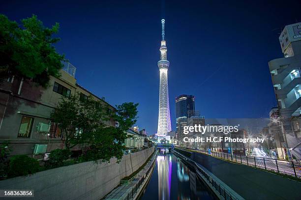 tokyo skyline - tokyo sky tree stock-fotos und bilder