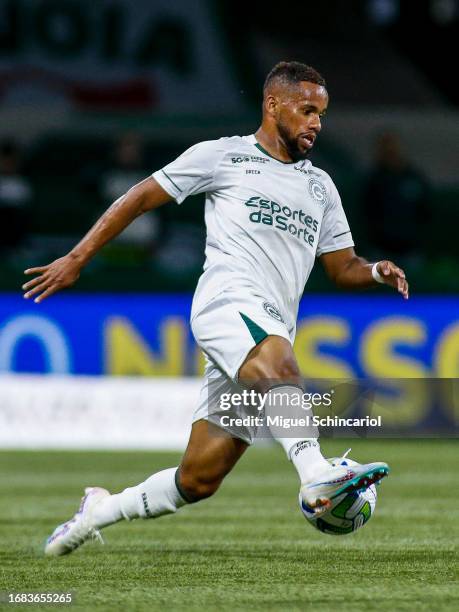 Anderson Oliveira of Goias controls the ball during a match between Palmeiras and Goias as part of Brasileirao 2023 at Allianz Parque on September...