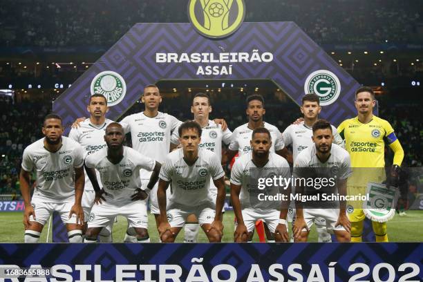 Players of Goias pose prior a match between Palmeiras and Goias as part of Brasileirao 2023 at Allianz Parque on September 15, 2023 in Sao Paulo,...