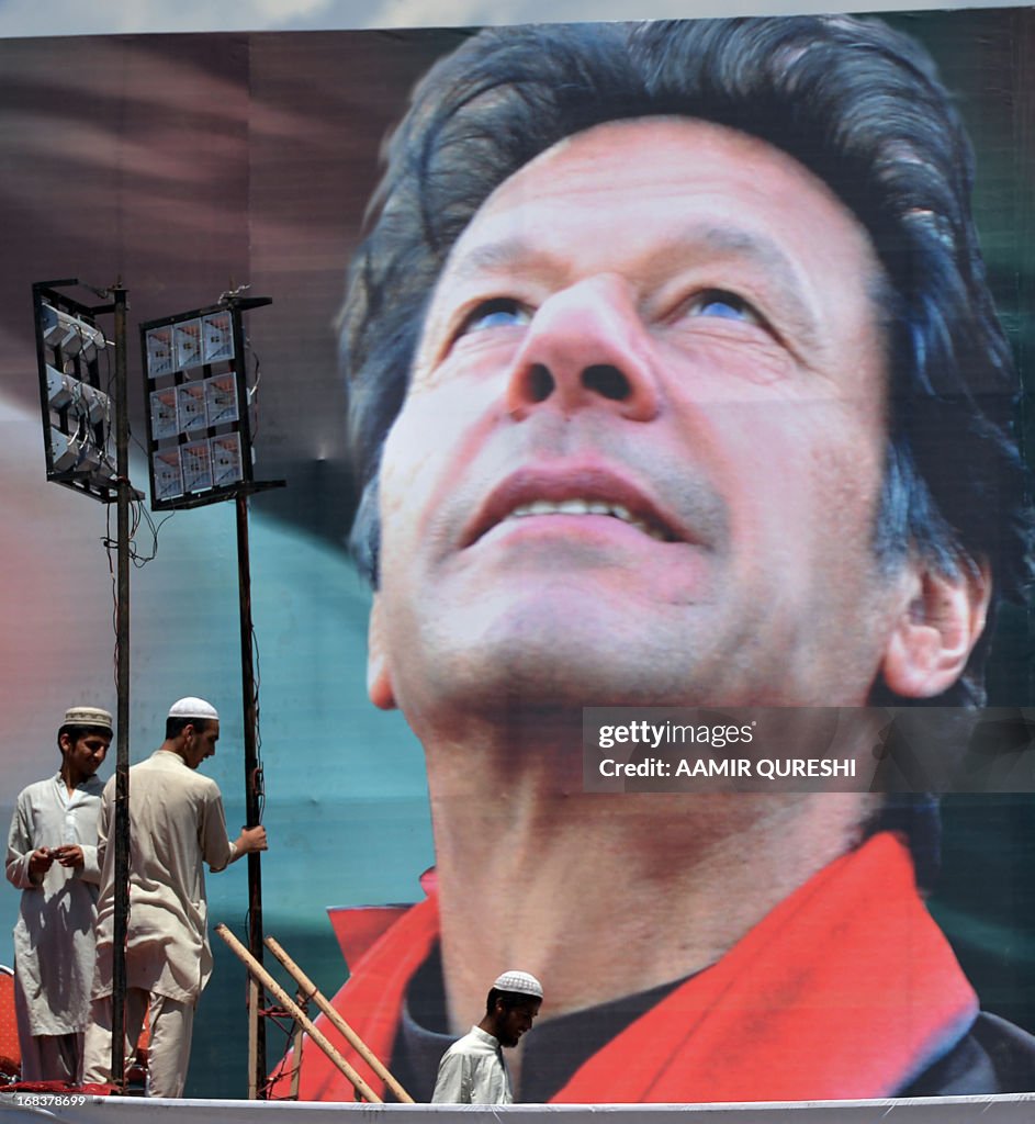 PAKISTAN-UNREST-VOTE-KHAN