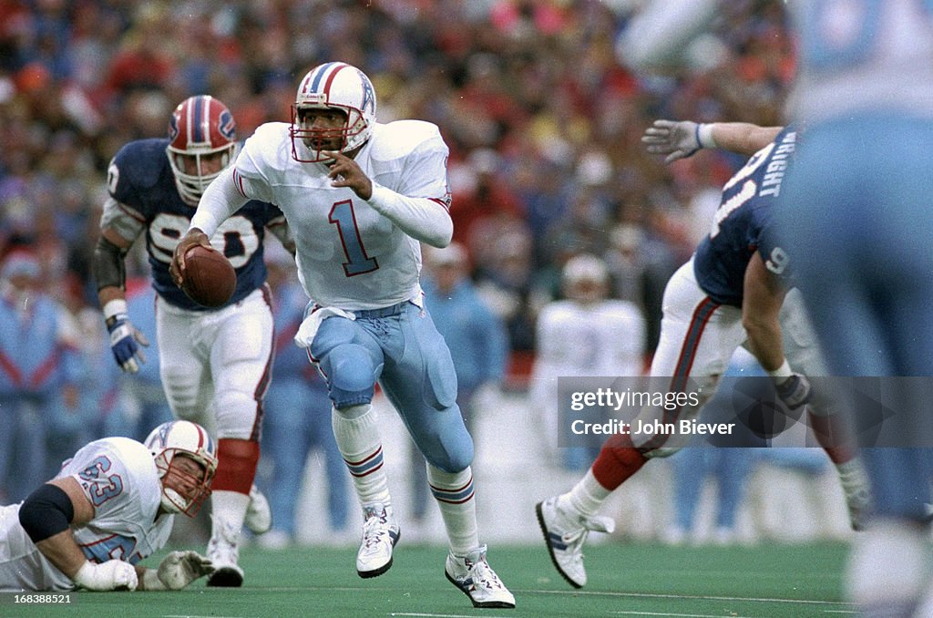 Houston Oilers QB Warren Moon in action vs Buffalo Bills at Rich... News Photo - Getty Images