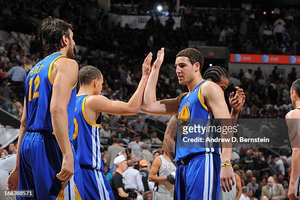 Klay Thompson of the Golden State Warriors high fives teammate Stephen Curry during the game against the San Antonio Spurs in Game Two of the Western...