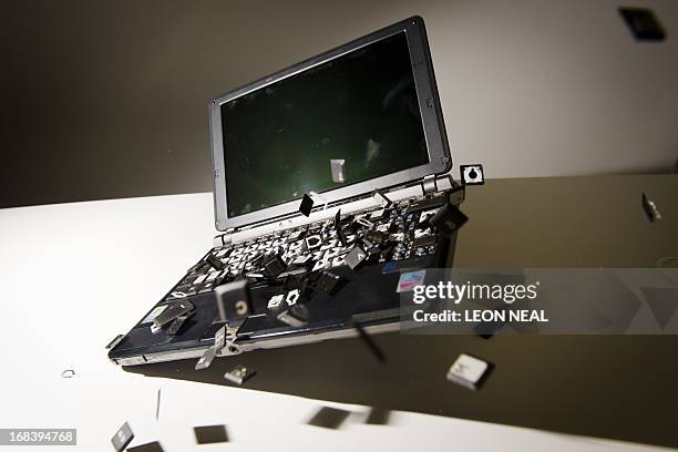Broken Keyboard Photos and Premium High Res Pictures - Getty Images