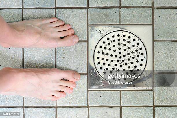 in the shower - douche stockfoto's en -beelden