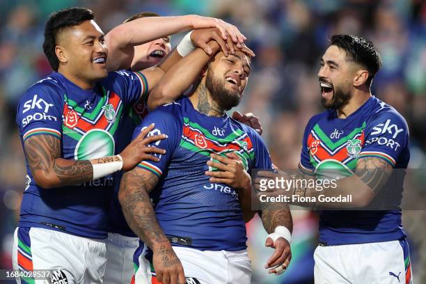 Addin Fonua-Blake scores a try during the NRL Semi Final match between the New Zealand Warriors and Newcastle Knights at Go Media Stadium Mt Smart on...