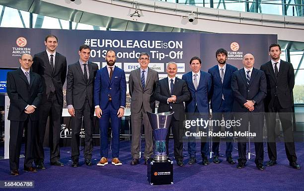 Coaches and Players poses with Champion Trophy at the end of the Turkish Airlines EuroLeague Final Four Presentation Press Conference at London City...